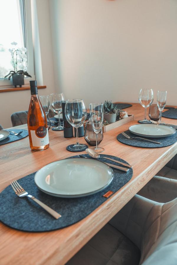 Ferienwohnung Steinablick Mit Grossem Balkon & Garage ユーリンゲン・ビルケンドルフ エクステリア 写真