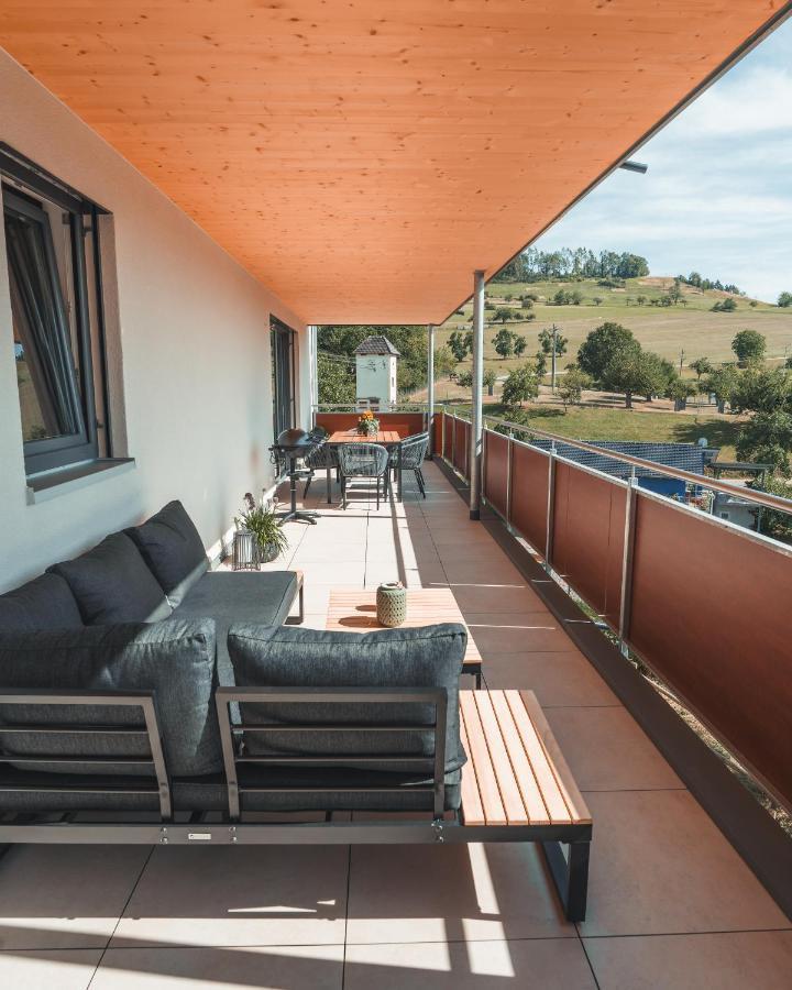 Ferienwohnung Steinablick Mit Grossem Balkon & Garage ユーリンゲン・ビルケンドルフ エクステリア 写真
