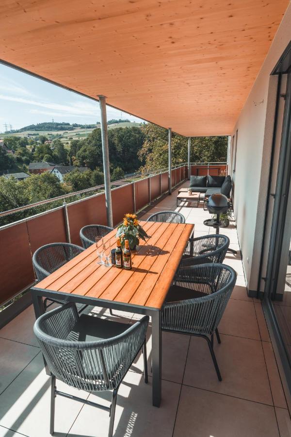 Ferienwohnung Steinablick Mit Grossem Balkon & Garage ユーリンゲン・ビルケンドルフ エクステリア 写真