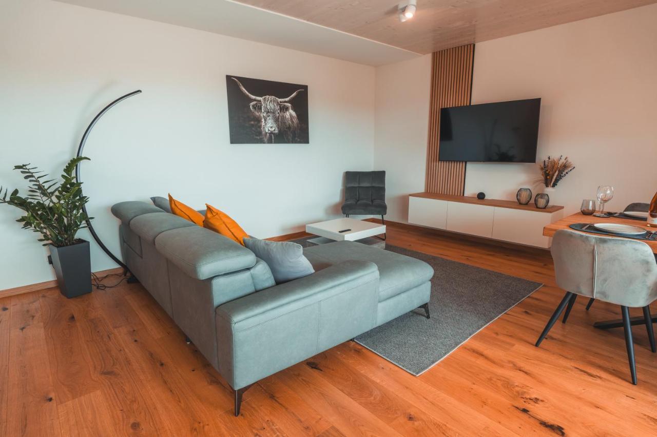 Ferienwohnung Steinablick Mit Grossem Balkon & Garage ユーリンゲン・ビルケンドルフ エクステリア 写真