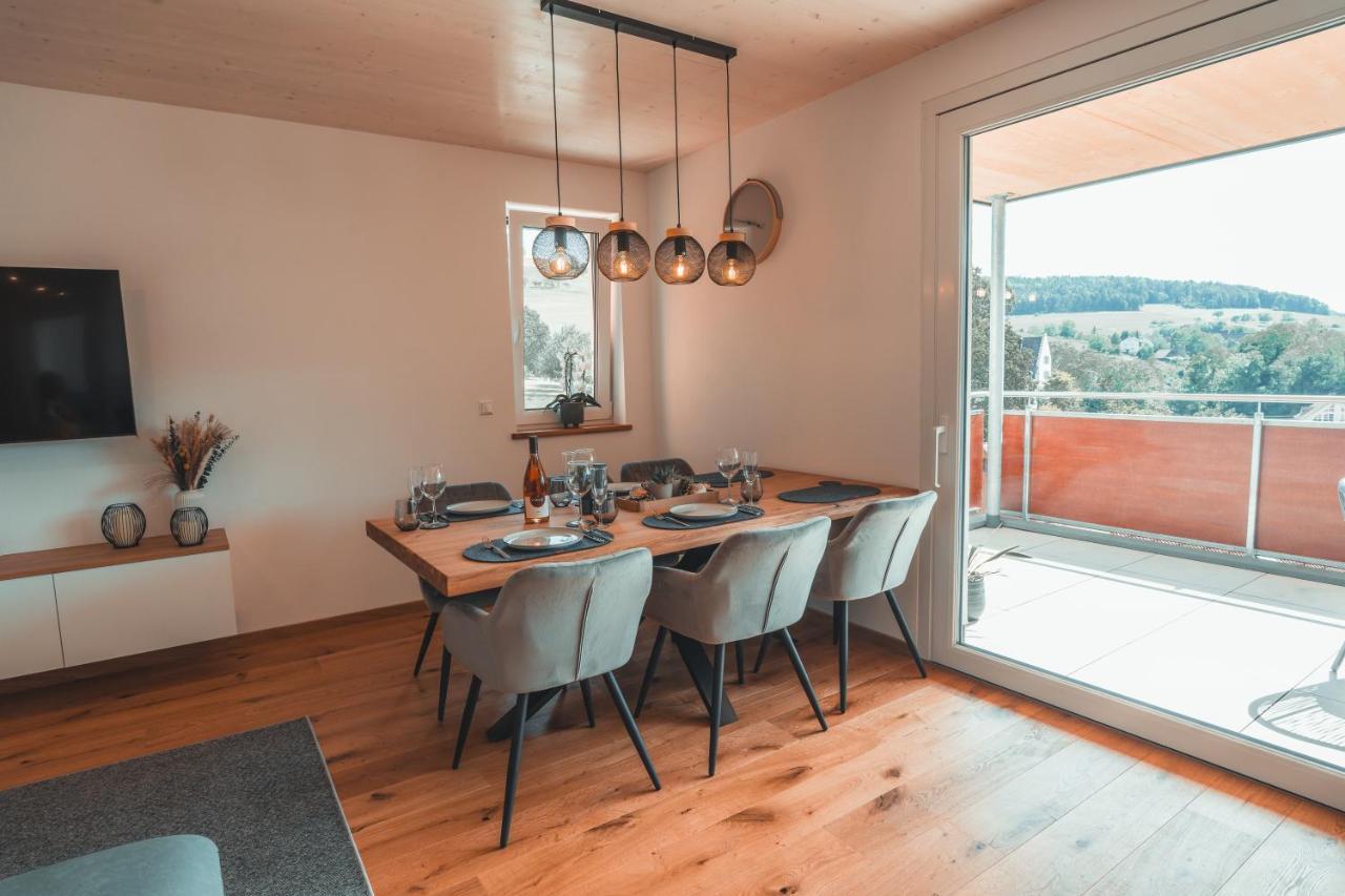 Ferienwohnung Steinablick Mit Grossem Balkon & Garage ユーリンゲン・ビルケンドルフ エクステリア 写真