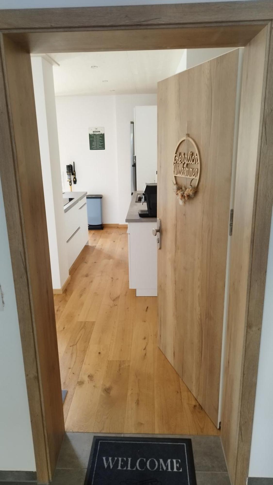 Ferienwohnung Steinablick Mit Grossem Balkon & Garage ユーリンゲン・ビルケンドルフ エクステリア 写真